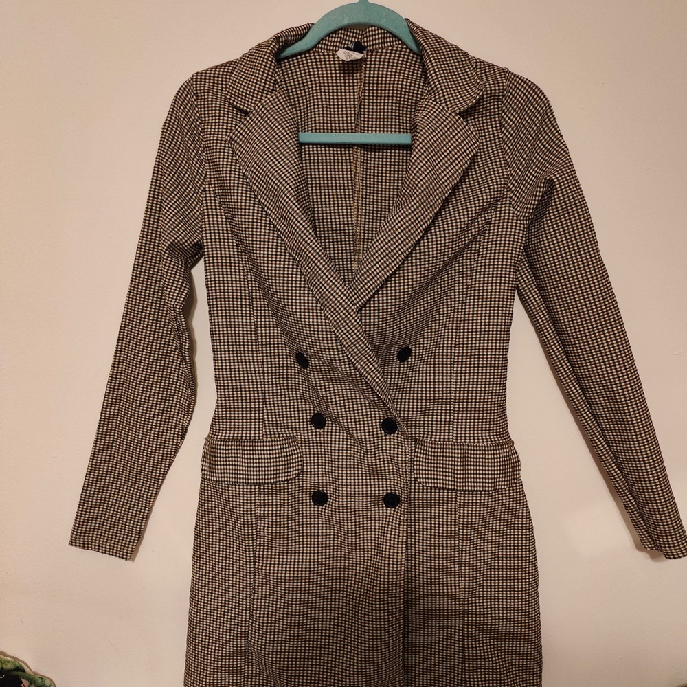 Fitted Plaid Blazer